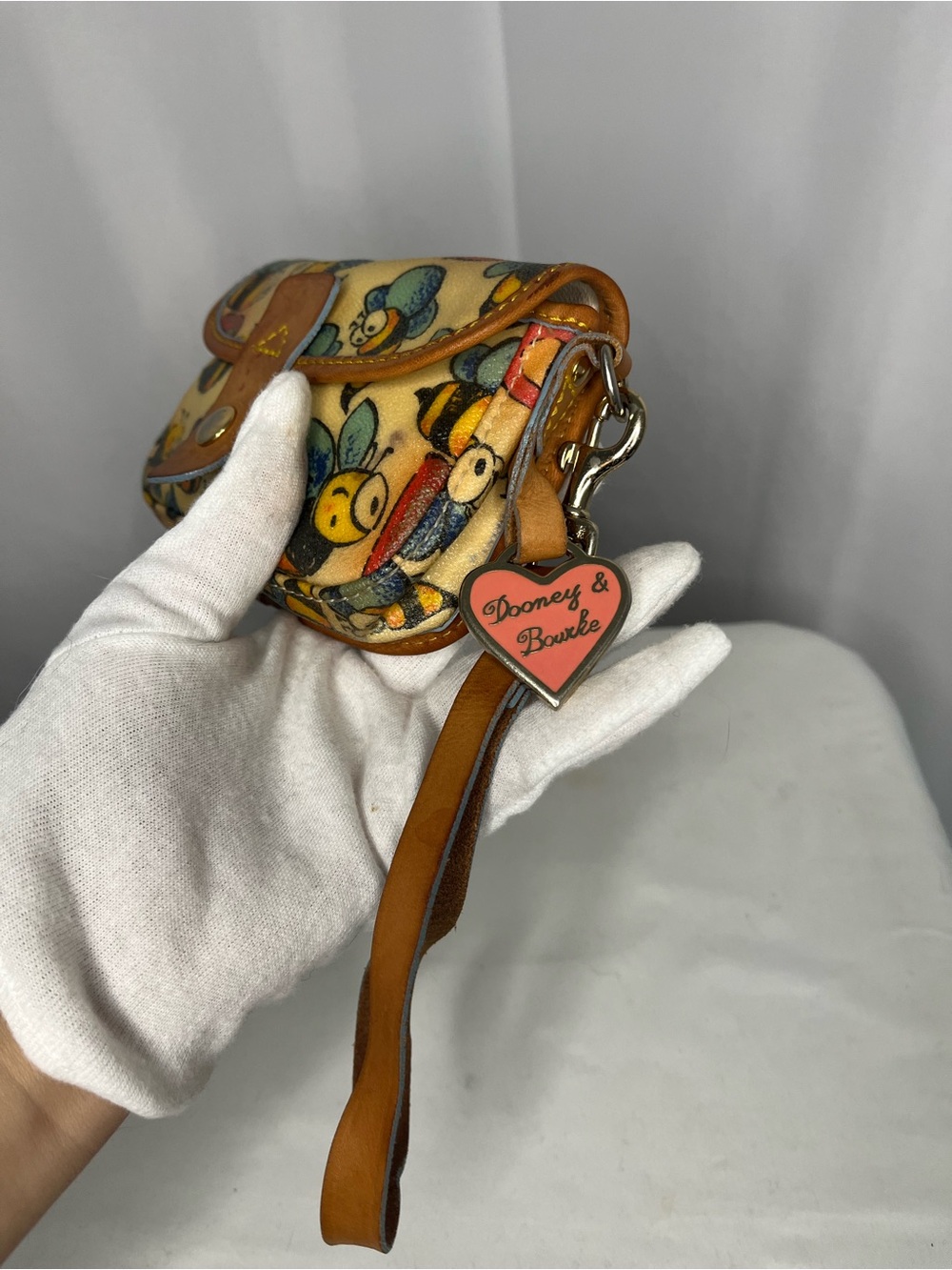 Y2K Dooney & Bourke Yellow Bee Print wristlet - Picture 3 of 7